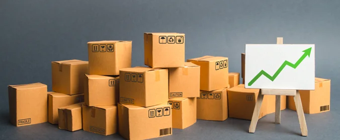 foo de pequenas caixinhas e uma tela com uma seta verde que aponta para cima, como se indicasse o crescimento positivo na redução do IPI